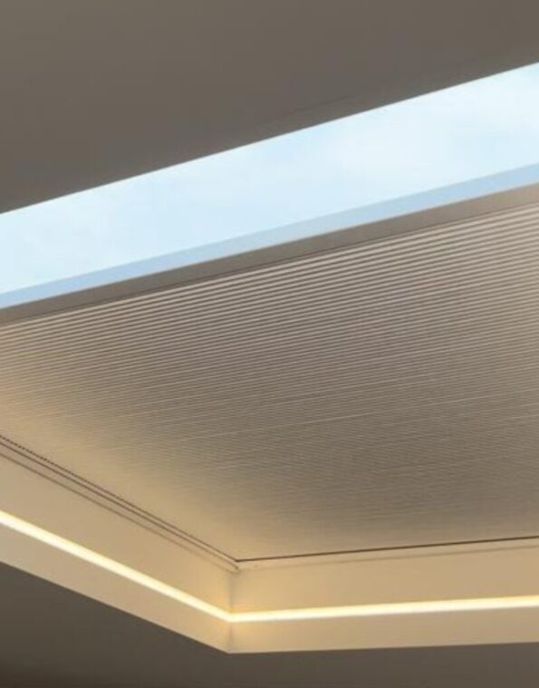 cheap-electric-blinds-for-rooflight-skylight-roof-window-sizes-with-led-lighting